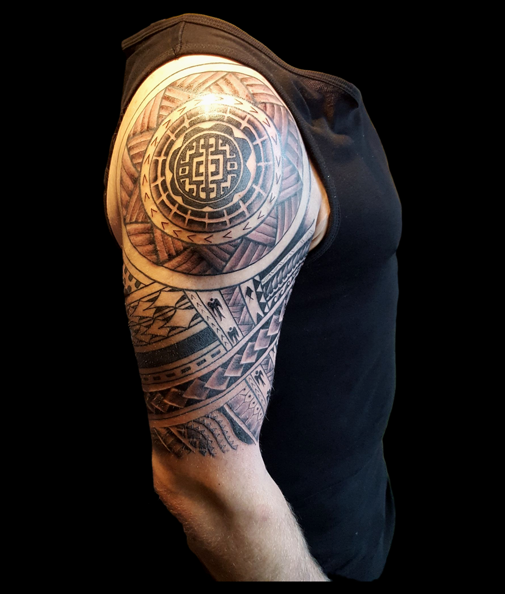 polynesian tribal shoulder tattoo bloody ink pegau